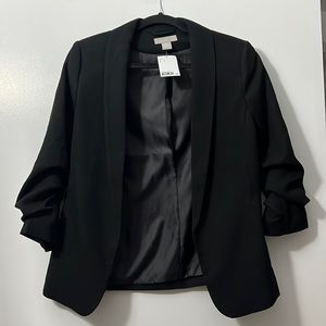 Black fashion blazer with scrunch sleeve detail. Size small new with tags!